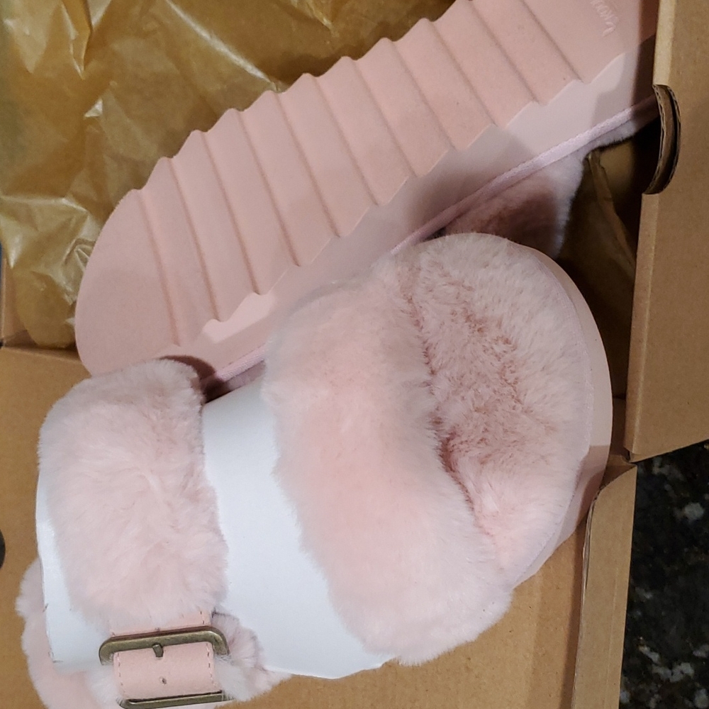 Koolaburra by Ugg Furr-ah Fur Slippers Slides Sandals Pink New in box size 7